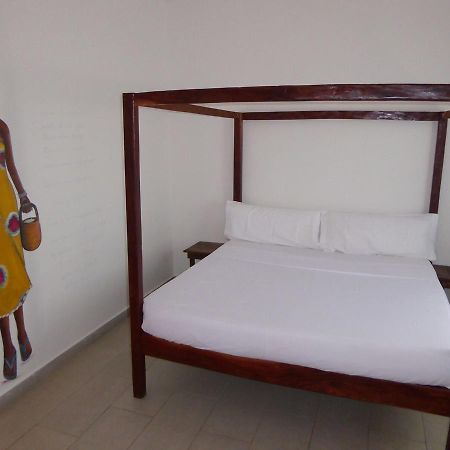 Sarawally Guesthouse Ampaya ภายนอก รูปภาพ