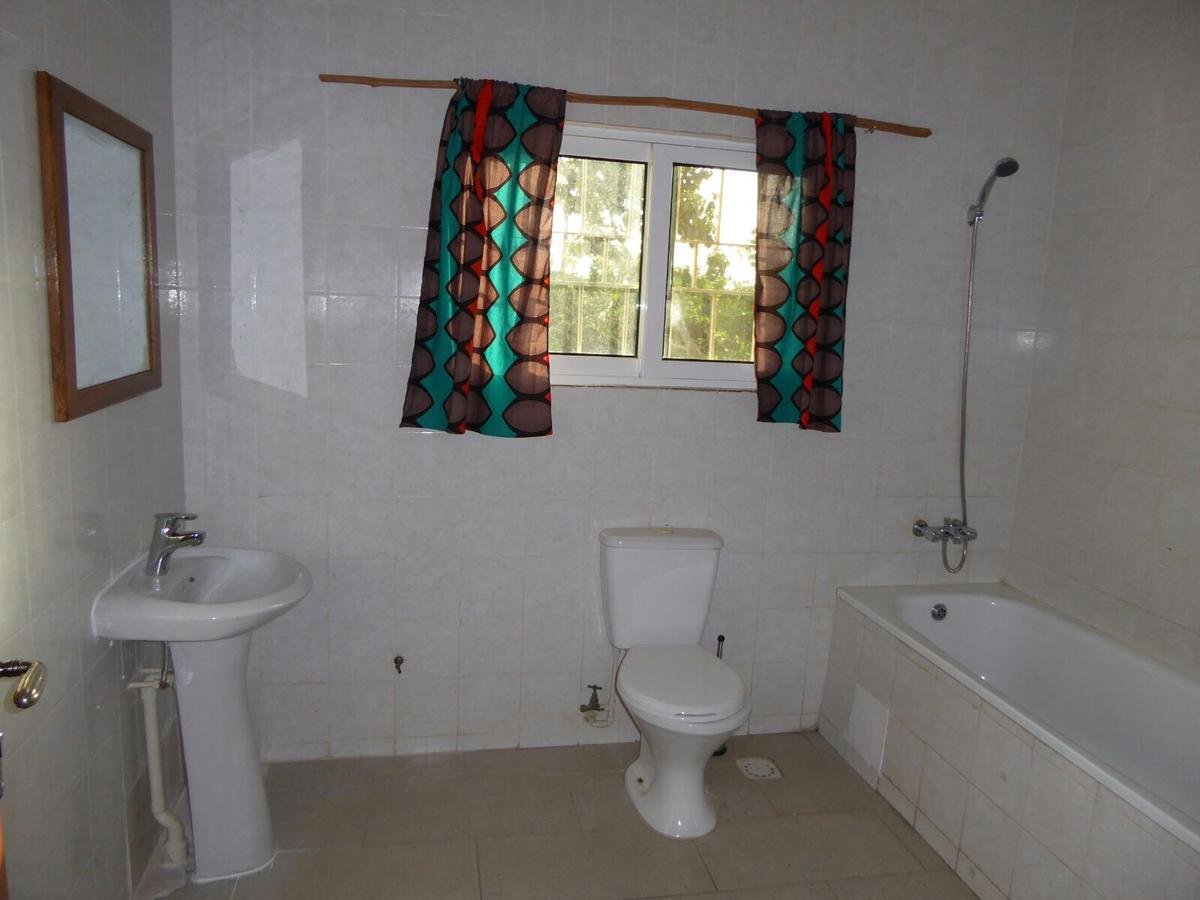 Sarawally Guesthouse Ampaya ภายนอก รูปภาพ