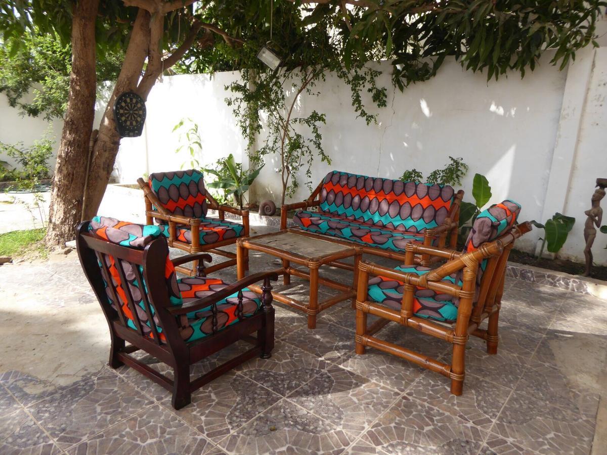 Sarawally Guesthouse Ampaya ภายนอก รูปภาพ