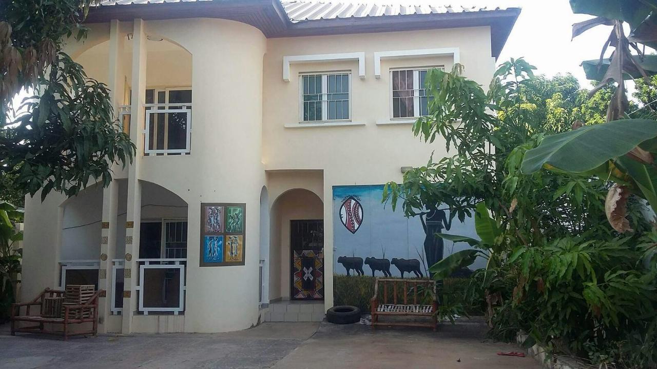 Sarawally Guesthouse Ampaya ภายนอก รูปภาพ