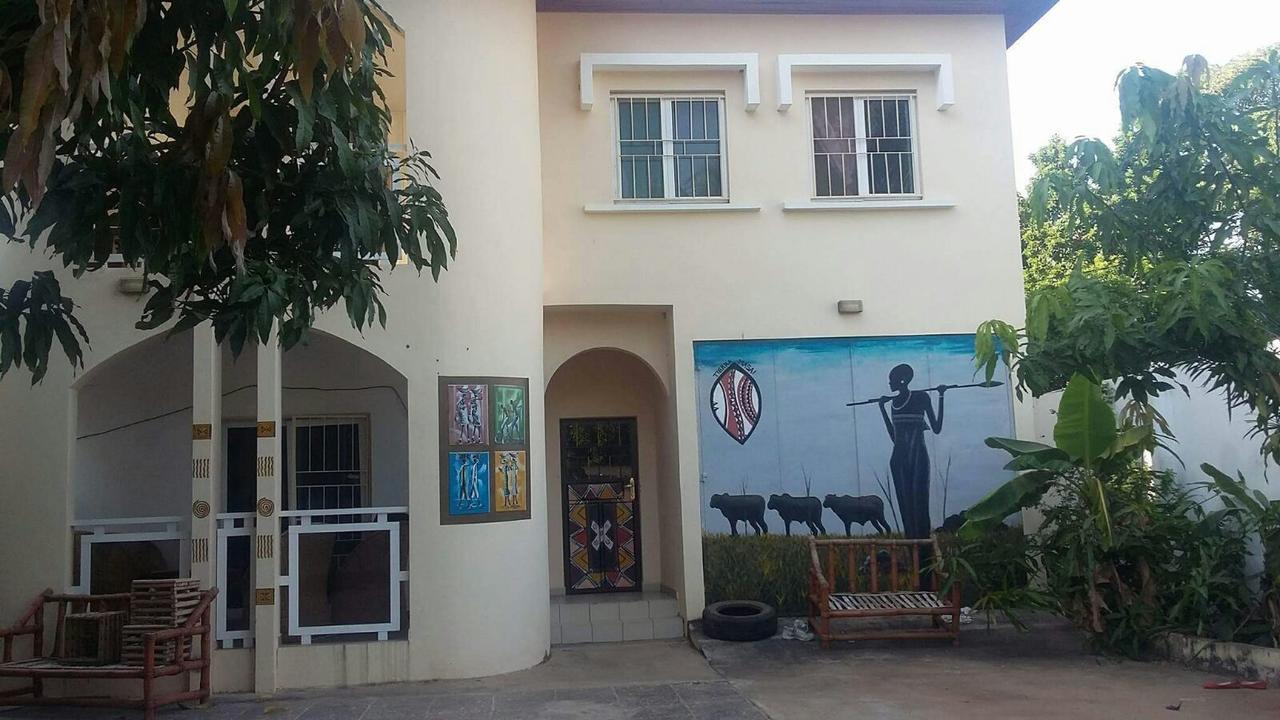 Sarawally Guesthouse Ampaya ภายนอก รูปภาพ